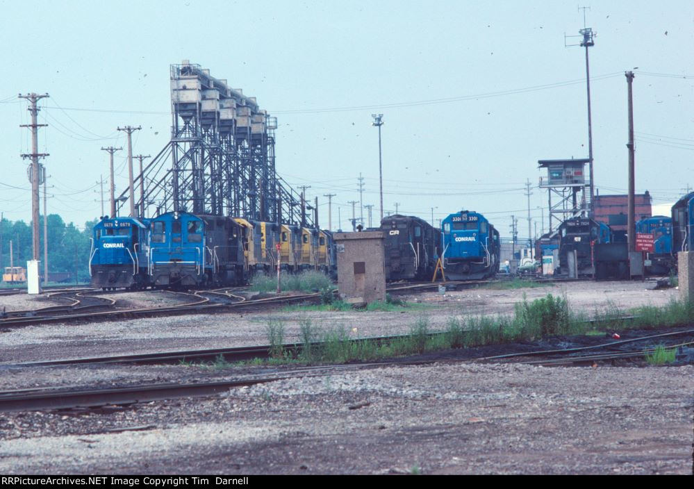 CR 6678 and many others at the fueling tracks